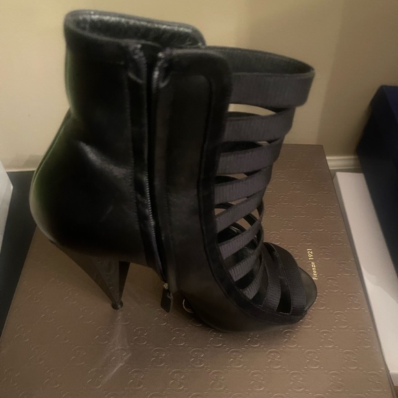 SOLD‼️‼️‼️Gucci Kid sandal black - Picture 4 of 7